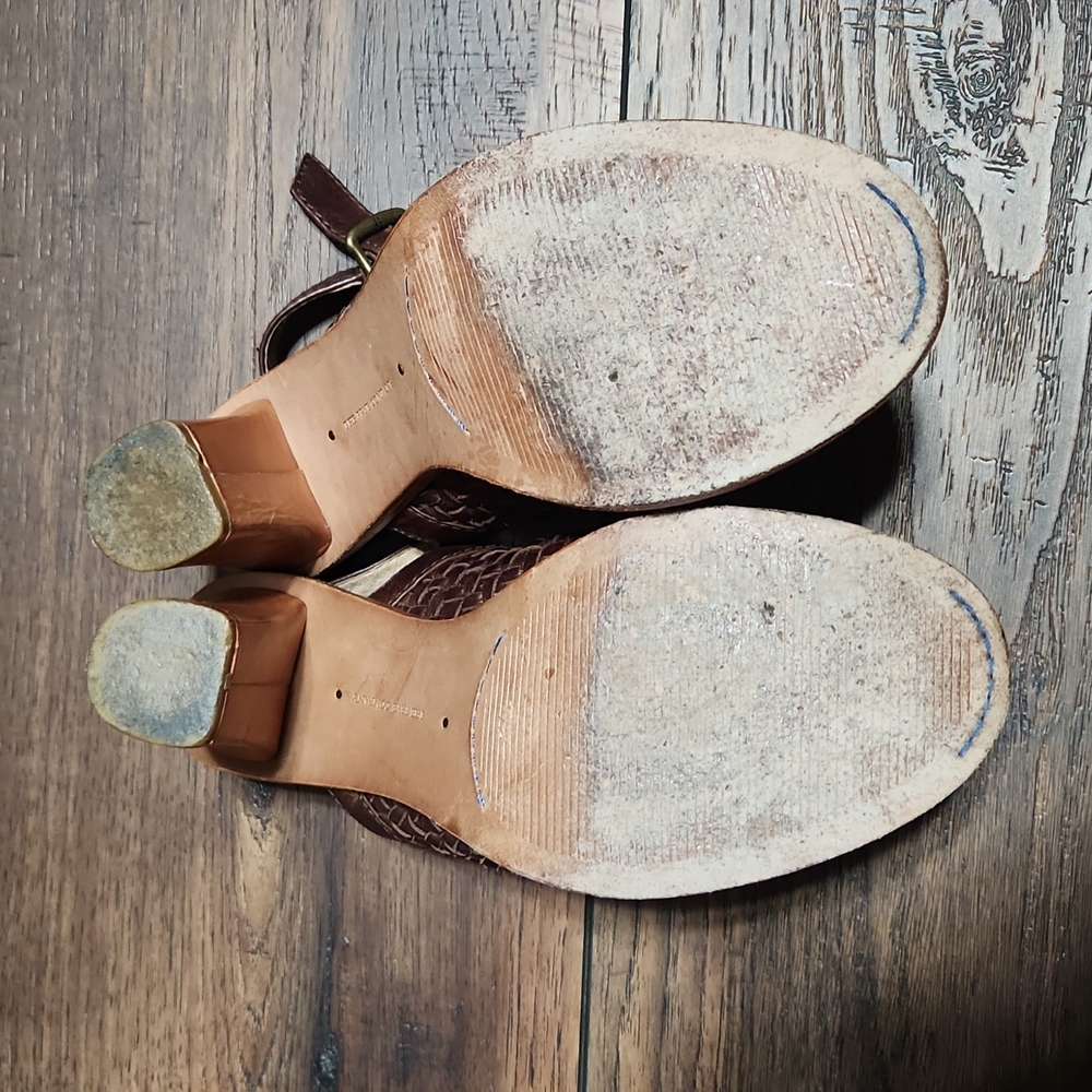 Beautiful Frye Leather Heels - Picture 7 of 12